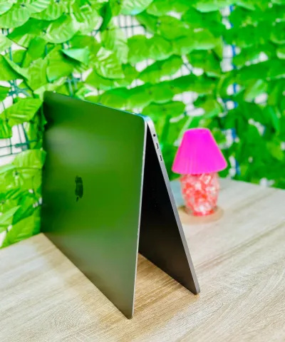 APPLE MACBOOK PRO 2019